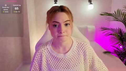 Snapshot of daniela_saules chatting on 11.22.25 Daniela online show from 11.22.25