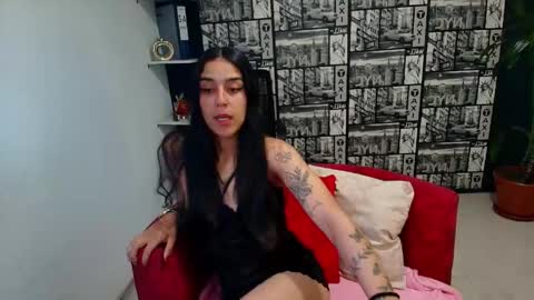 Snapshot of danielamonroe chatting on 05.19.26 danielamonroe online show from 05.19.26