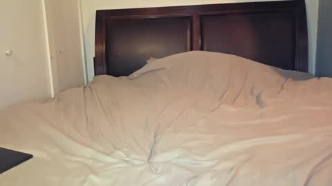 Snapshot of daniellbisous chatting on 09.23.25 daniellbisous online show from 09.23.25