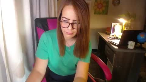 Snapshot of danielle_rose_ chatting on 06.27.26 Angie online show from 06.27.26