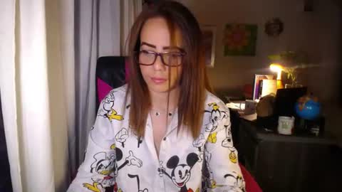 Snapshot of danielle_rose_ chatting on 06.29.26 Angie online show from 06.29.26