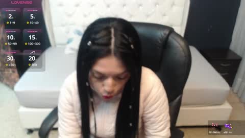 Snapshot of danielle_smithh chatting on 12.05.24 Danielle Smith online show from 12.05.24