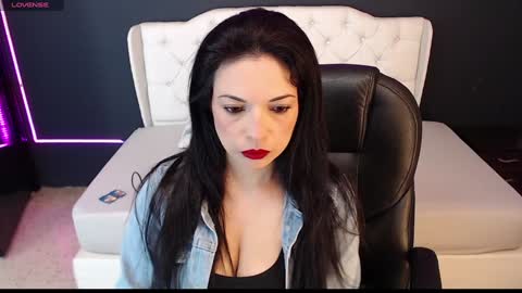 Snapshot of danielle_smithh chatting on 12.29.24 Danielle Smith online show from 12.29.24