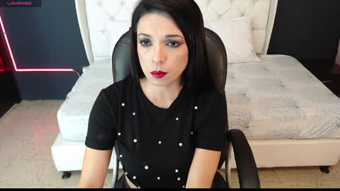 Snapshot of danielle_smithh chatting on 01.08.25 Danielle Smith online show from 01.08.25