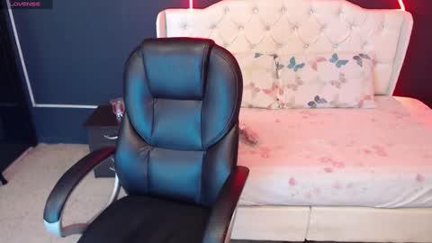 Snapshot of danielle_smithh chatting on 02.06.25 Danielle Smith online show from 02.06.25