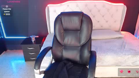 Snapshot of danielle_smithh chatting on 03.06.25 Danielle Smith online show from 03.06.25