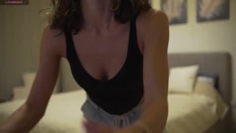 Snapshot of danielle_thomas chatting on 09.21.25 Danielle online show from 09.21.25