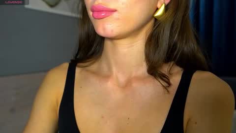 Snapshot of danielle_thomas chatting on 12.03.25 Danielle online show from 12.03.25