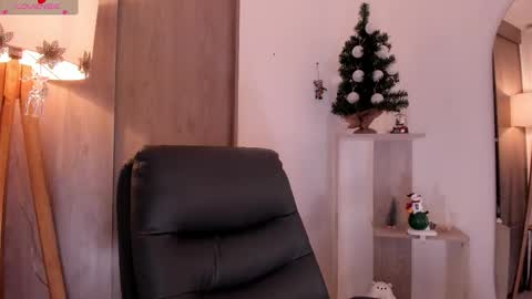 Snapshot of daniellerose_ chatting on 12.03.25 Danielle Rose online show from 12.03.25