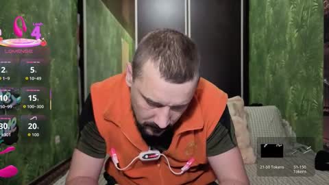 Snapshot of danielocool chatting on 10.13.25 DanieloCool online show from 10.13.25