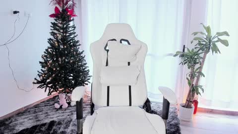 Snapshot of danii_jimenez chatting on 12.27.24 Daniela online show from 12.27.24