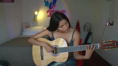 Snapshot of daniisla chatting on 12.24.24 danalle .. online show from 12.24.24