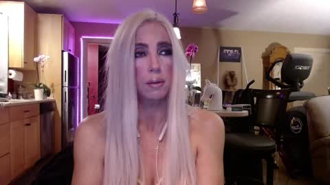 Snapshot of danikawhite69 chatting on 12.19.25 DanikaWhite69 online show from 12.19.25