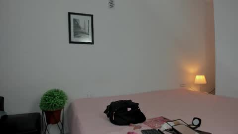 Snapshot of danka_smith chatting on 09.11.25 danka_smith online show from 09.11.25