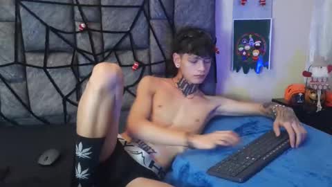 Snapshot of dann_brown chatting on 12.07.24 Dann Brown online show from 12.07.24