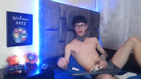 Snapshot of dann_brown chatting on 01.03.25 Dann Brown online show from 01.03.25