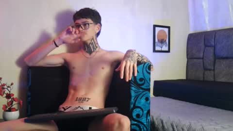 Snapshot of dann_brown chatting on 03.11.25 Dann Brown online show from 03.11.25