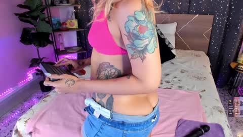 Snapshot of danna__castle chatting on 12.27.24 Dannacastle online show from 12.27.24