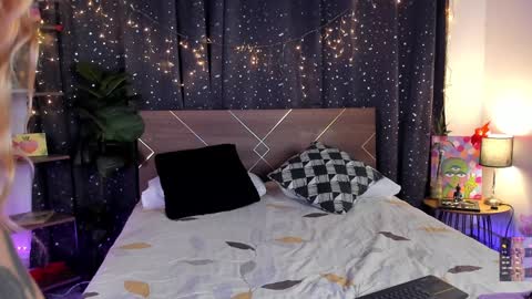 Snapshot of danna__castle chatting on 12.28.24 Dannacastle online show from 12.28.24