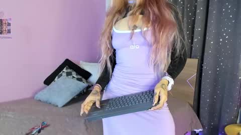 Snapshot of danna__castle chatting on 03.01.25 Dannacastle online show from 03.01.25