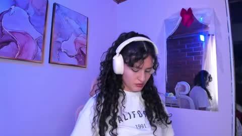 Danna Lovs online show from 02.25.25