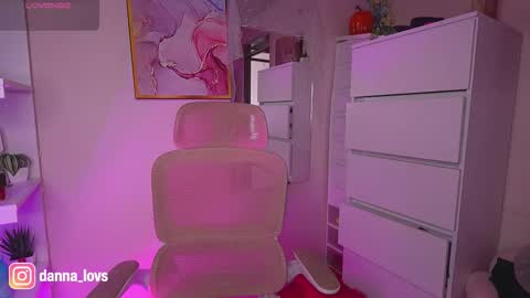 Danna Lovs online show from 10.21.25