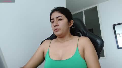 Snapshot of danna_peterson chatting on 11.26.25 Danna online show from 11.26.25