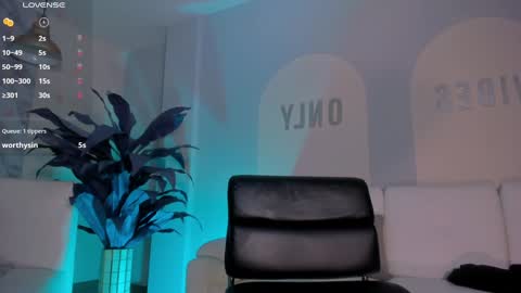 Danna Cruz  online show from 12.29.24