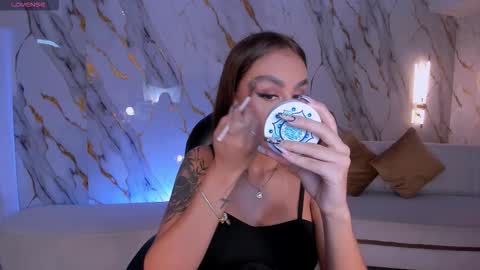 Danna Cruz  online show from 11.14.25