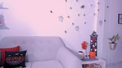 Snapshot of dannahyde chatting on 10.13.25 Insta DannaBlueX  online show from 10.13.25