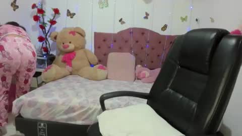 Danna Sofia jeins online show from 05.09.26