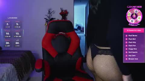 Snapshot of dannielle_ chatting on 10.12.25 online show from 10.12.25