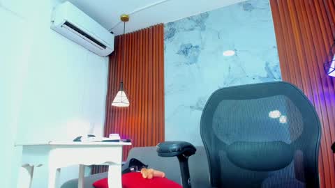 Danni  Sebastian online show from 01.22.25