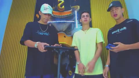 Snapshot of dante_brown1 chatting on 12.05.25 dante_brown1 online show from 12.05.25