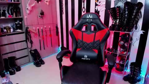 Snapshot of dante_infernos chatting on 02.11.25 Dante online show from 02.11.25