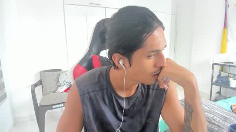 Snapshot of dantedecentralized chatting on 10.16.25 X Dante7373574 online show from 10.16.25