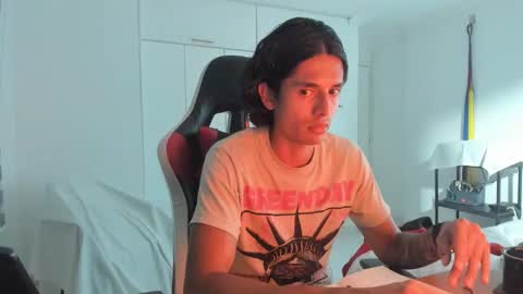 Snapshot of dantedecentralized chatting on 11.08.25 X Dante7373574 online show from 11.08.25