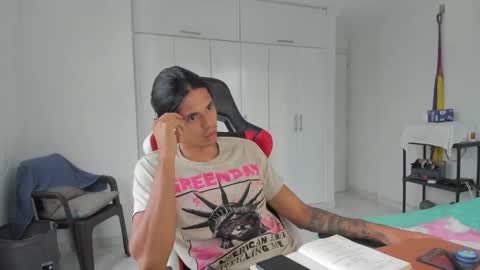 Snapshot of dantedecentralized chatting on 11.09.25 X Dante7373574 online show from 11.09.25