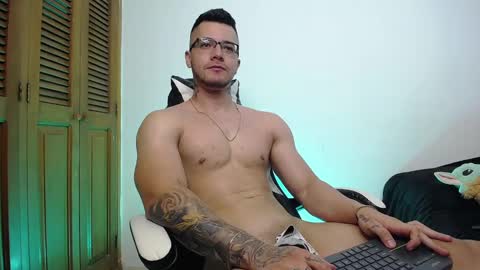 Snapshot of danteread chatting on 03.09.25 danteread online show from 03.09.25