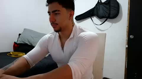 Snapshot of dantevicius chatting on 11.14.25 Dante Vicius online show from 11.14.25