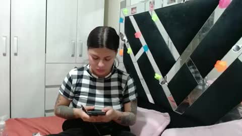 Snapshot of daphne877046 chatting on 05.12.26 daphne877046 online show from 05.12.26