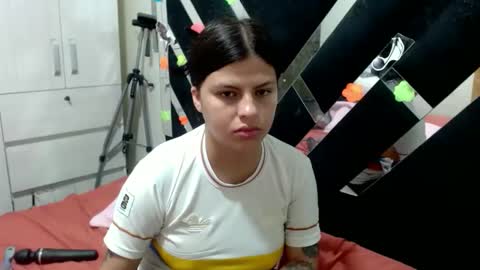 Snapshot of daphne877046 chatting on 06.01.26 daphne877046 online show from 06.01.26