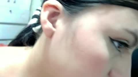 Snapshot of daphne877046 chatting on 06.12.26 daphne877046 online show from 06.12.26