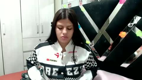 Snapshot of daphne877046 chatting on 06.23.26 daphne877046 online show from 06.23.26