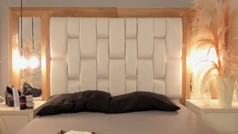 Snapshot of daphne_and_roger chatting on 09.16.25 daphne_and_roger online show from 09.16.25