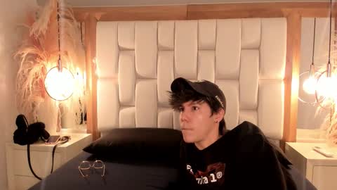 Snapshot of daphne_and_roger chatting on 09.20.25 daphne_and_roger online show from 09.20.25