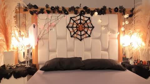 Snapshot of daphne_and_roger chatting on 10.08.25 daphne_and_roger online show from 10.08.25