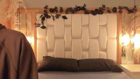 Snapshot of daphne_and_roger chatting on 11.03.25 daphne_and_roger online show from 11.03.25