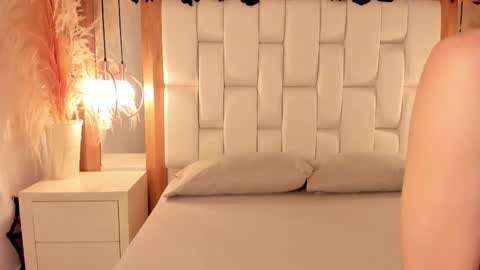 Snapshot of daphne_and_roger chatting on 11.11.25 daphne_and_roger online show from 11.11.25