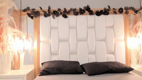 Snapshot of daphne_and_roger chatting on 11.29.25 daphne_and_roger online show from 11.29.25